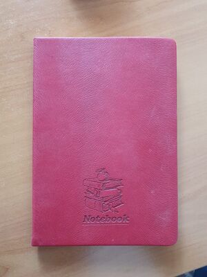 Portada del libro NOTEBOOK LISO TAPA DURA COLORES SURTIDOS - Compralo en Aristotelez.com