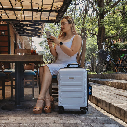 Compra Viaje 20 (de mano) blanca en click.gt