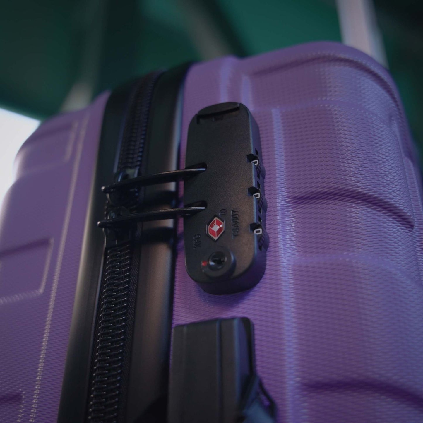 Compra Viaje 20 (de mano) lavanda en click.gt