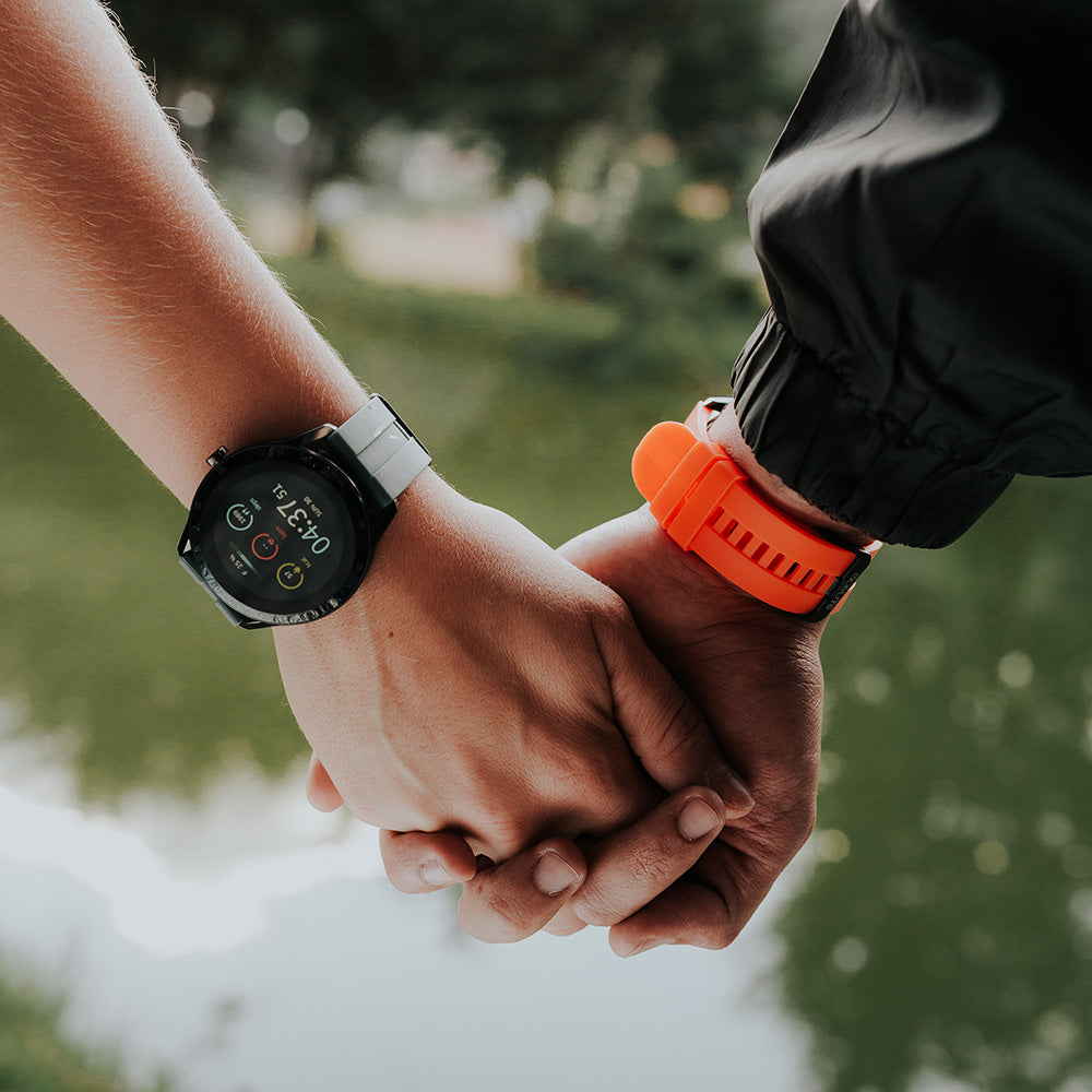 Reloj T6 Naranja + Audífonos  K2. Aristotelez.com es tu primera opción en accesorios.