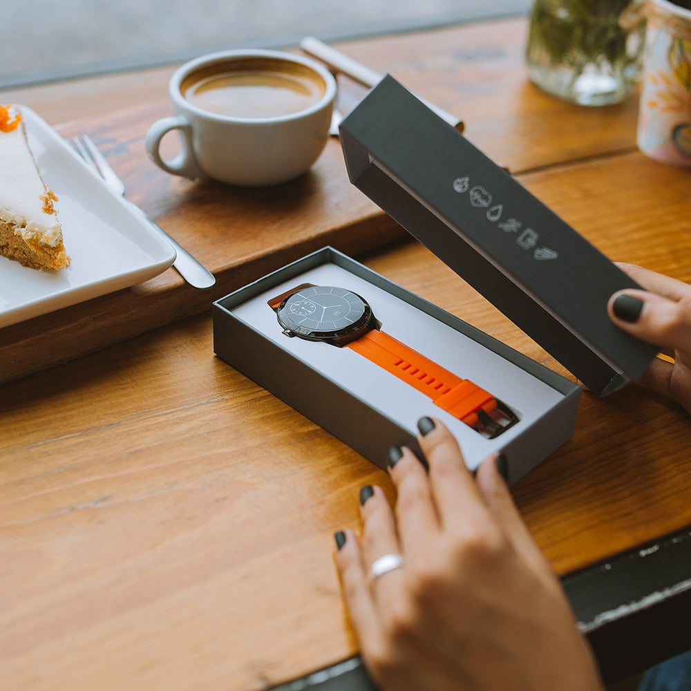 Reloj T6 Naranja + Pulsera GRATIS - Compralo en Aristotelez.com